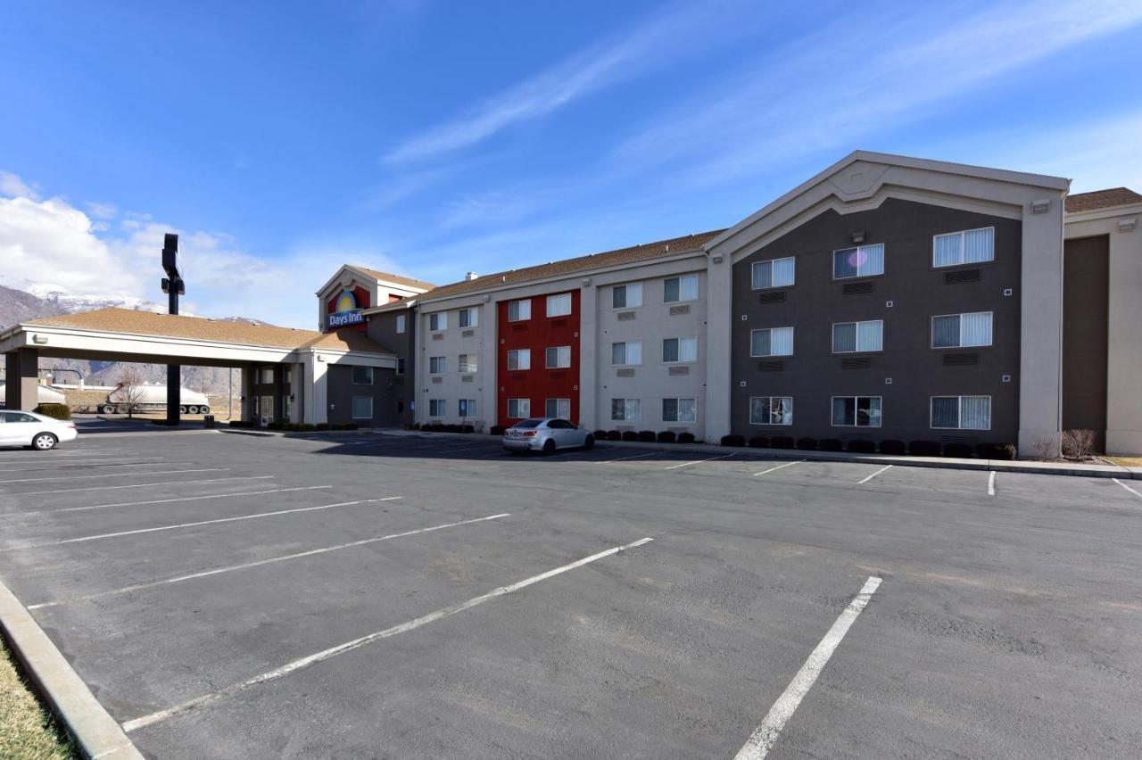 Days Inn By Wyndham Springville Bagian luar foto