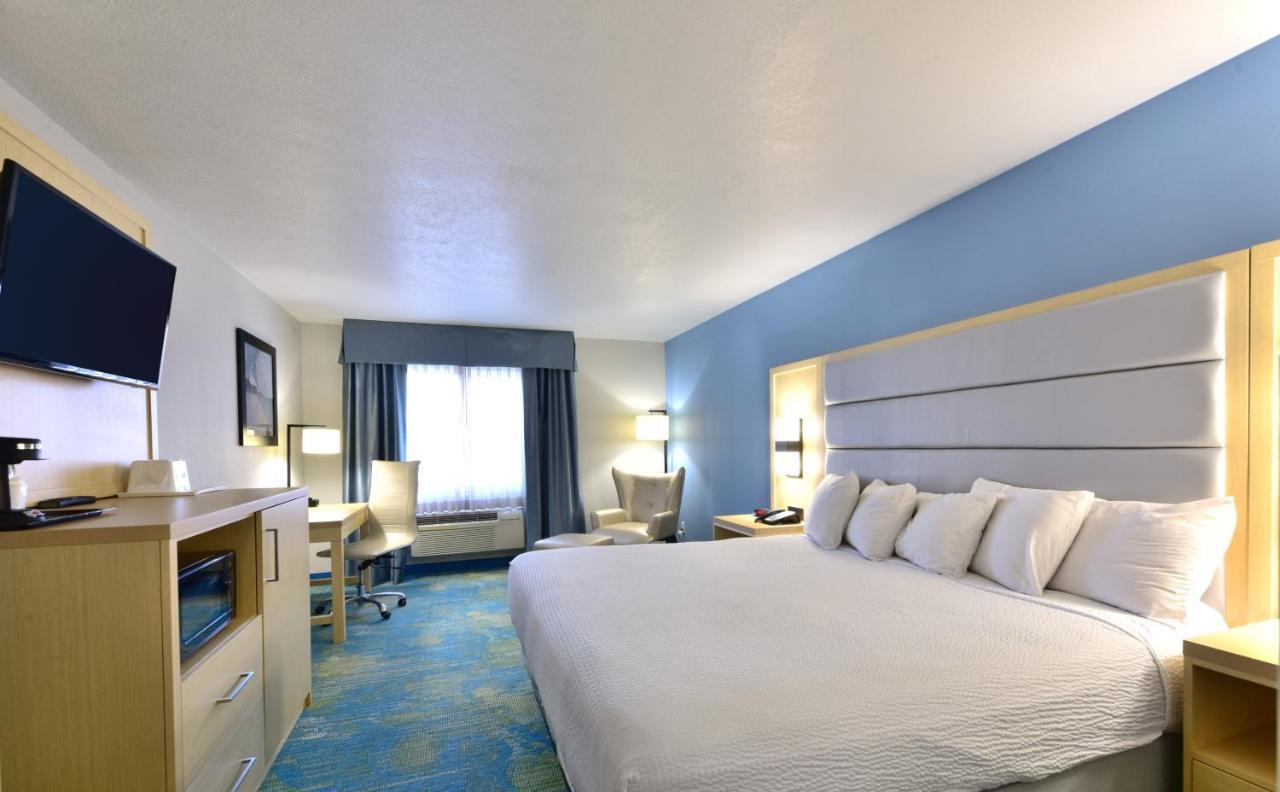 Days Inn By Wyndham Springville Bagian luar foto