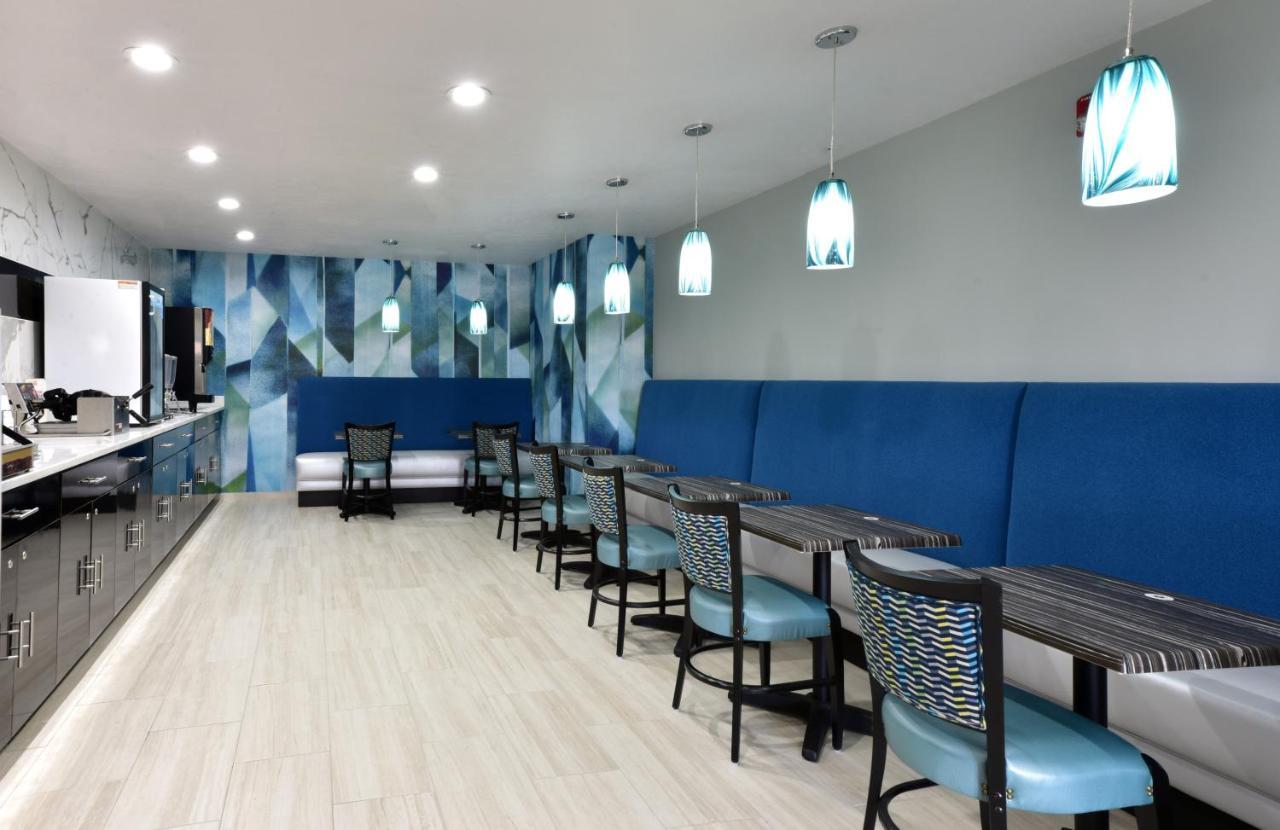 Days Inn By Wyndham Springville Bagian luar foto