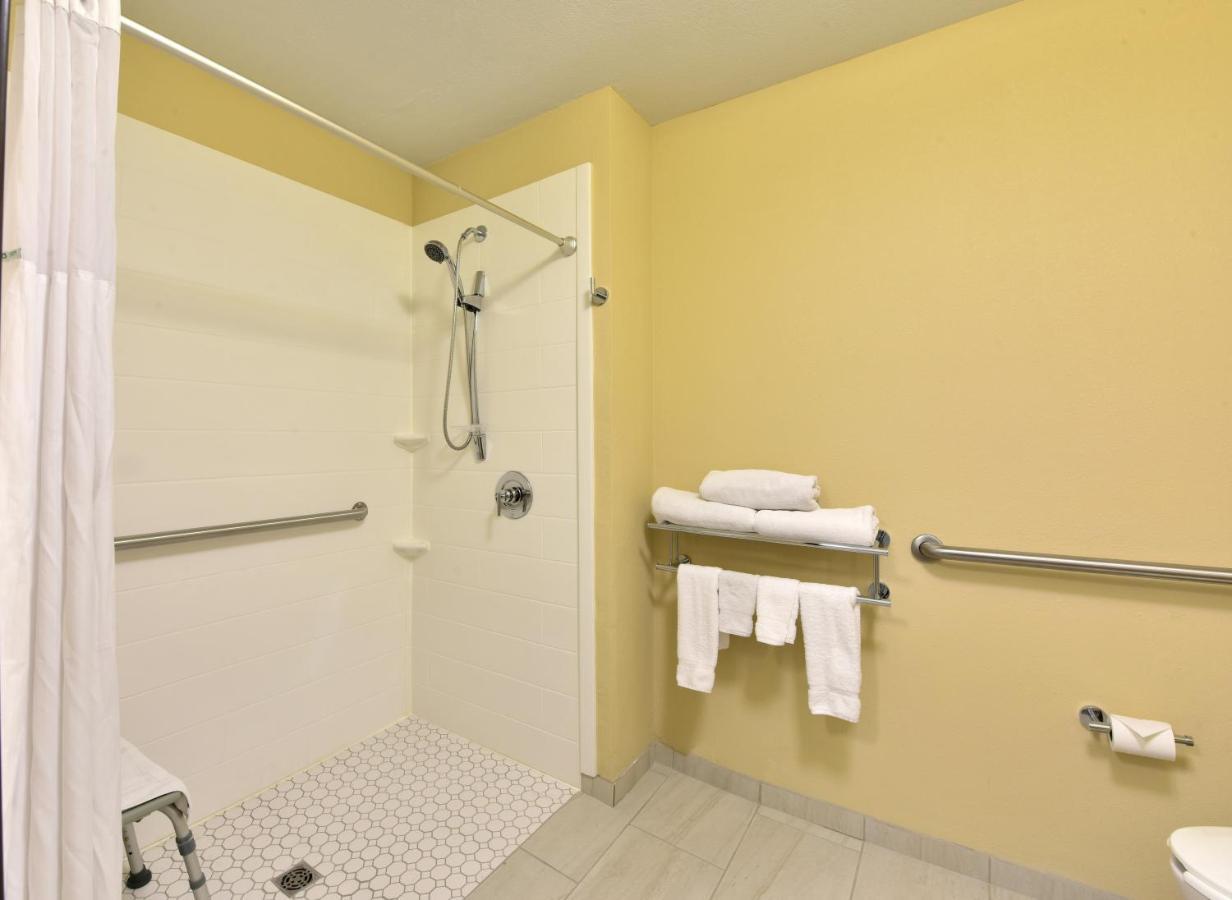Days Inn By Wyndham Springville Bagian luar foto