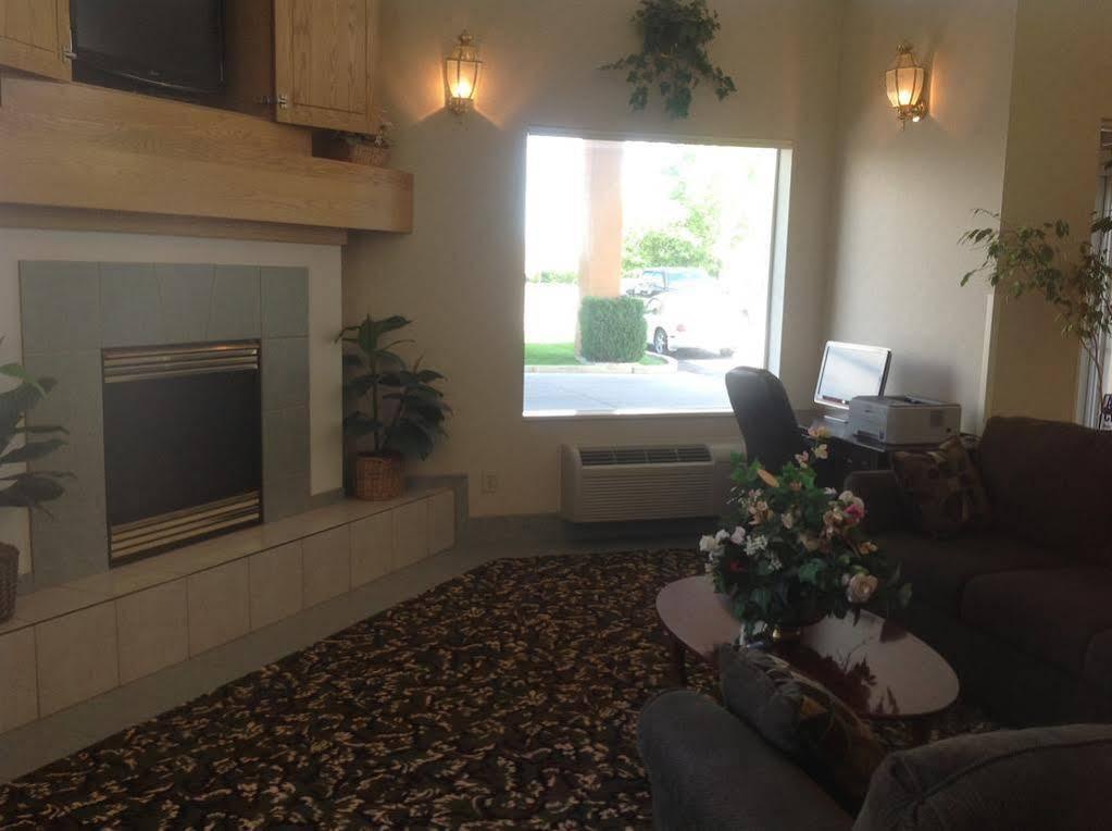 Days Inn By Wyndham Springville Bagian luar foto