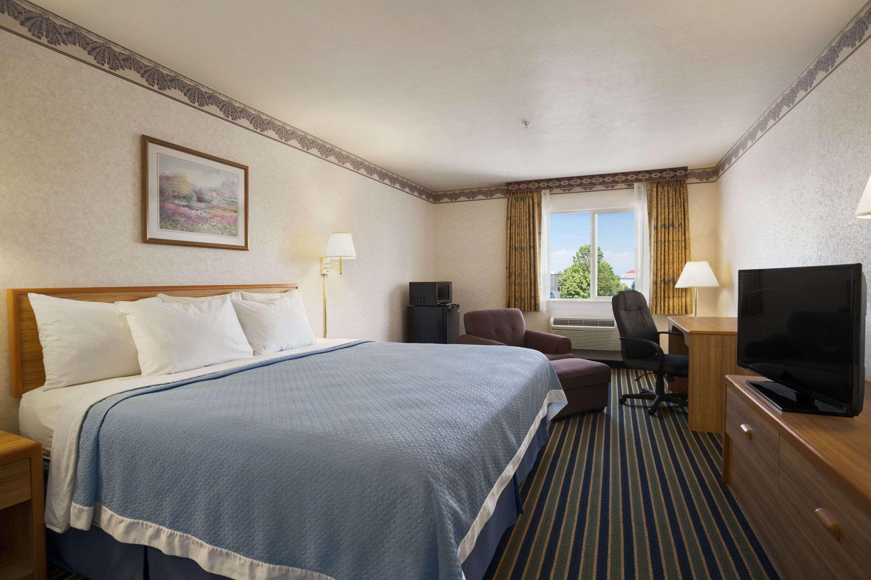 Days Inn By Wyndham Springville Bagian luar foto