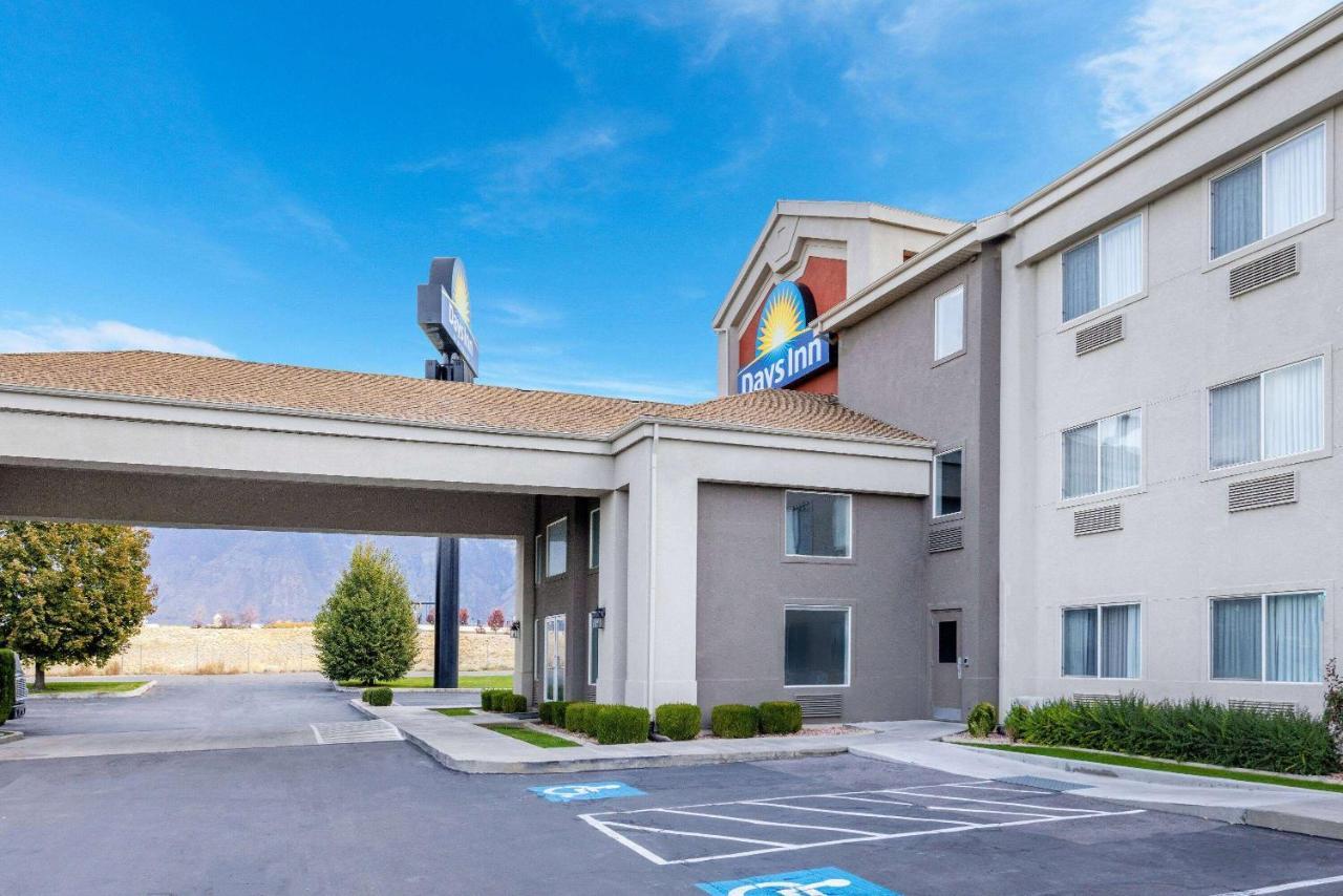 Days Inn By Wyndham Springville Bagian luar foto