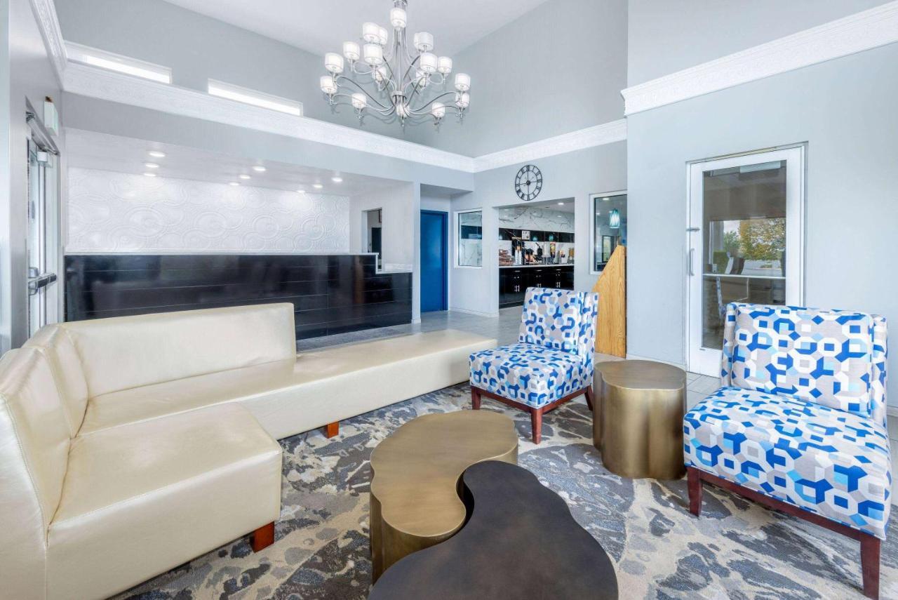 Days Inn By Wyndham Springville Bagian luar foto