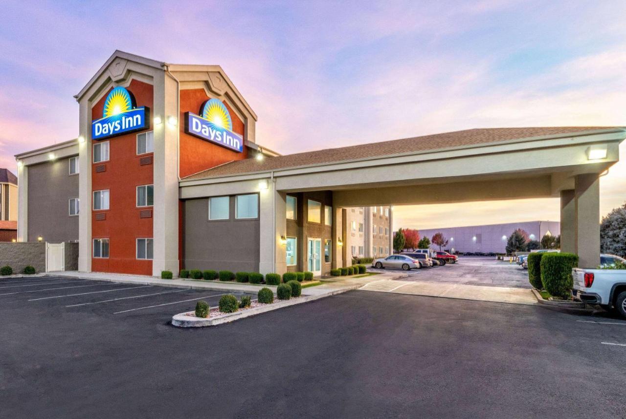 Days Inn By Wyndham Springville Bagian luar foto