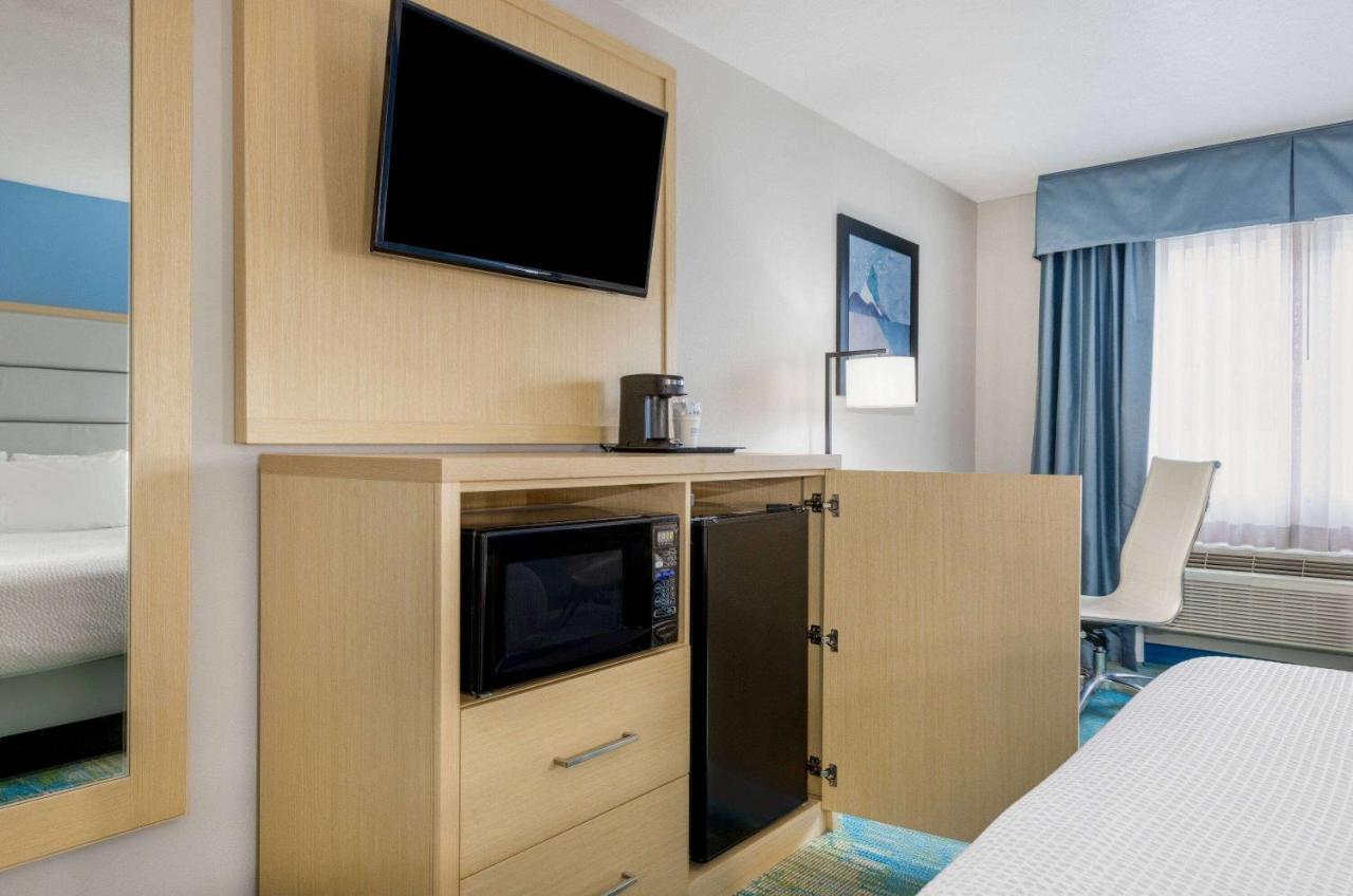 Days Inn By Wyndham Springville Bagian luar foto