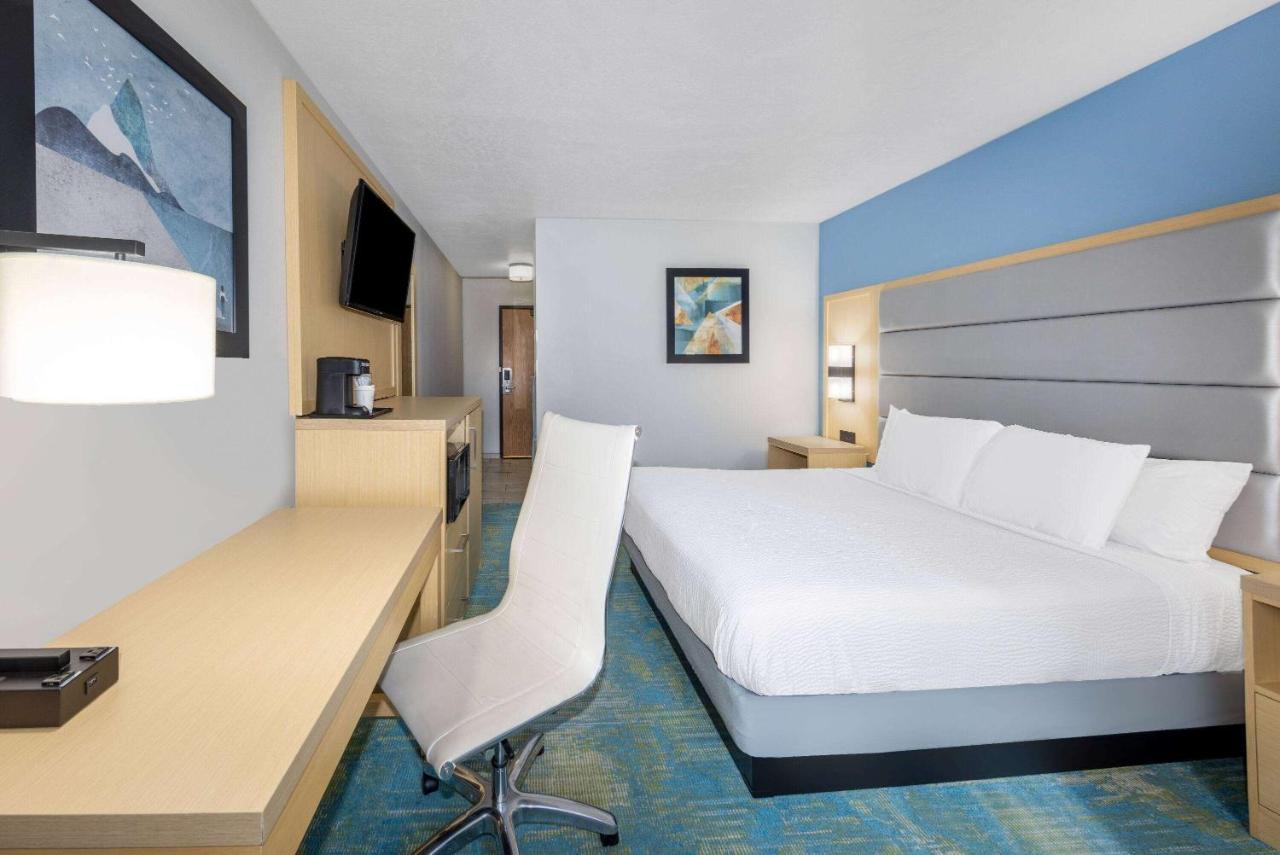 Days Inn By Wyndham Springville Bagian luar foto