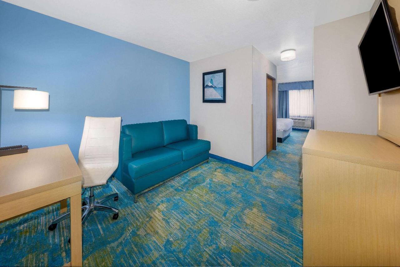 Days Inn By Wyndham Springville Bagian luar foto