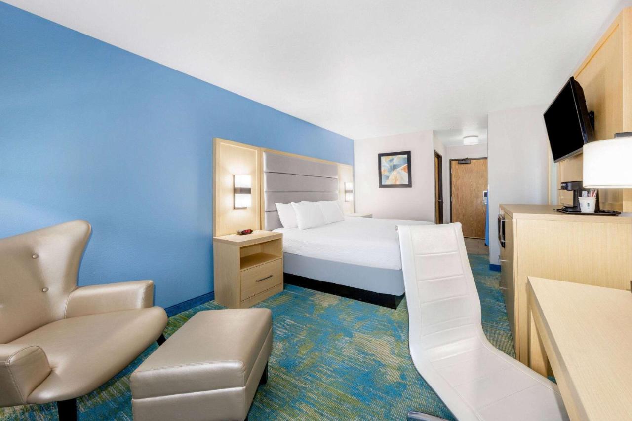 Days Inn By Wyndham Springville Bagian luar foto