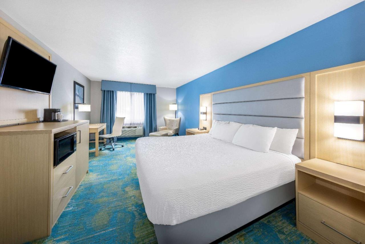 Days Inn By Wyndham Springville Bagian luar foto
