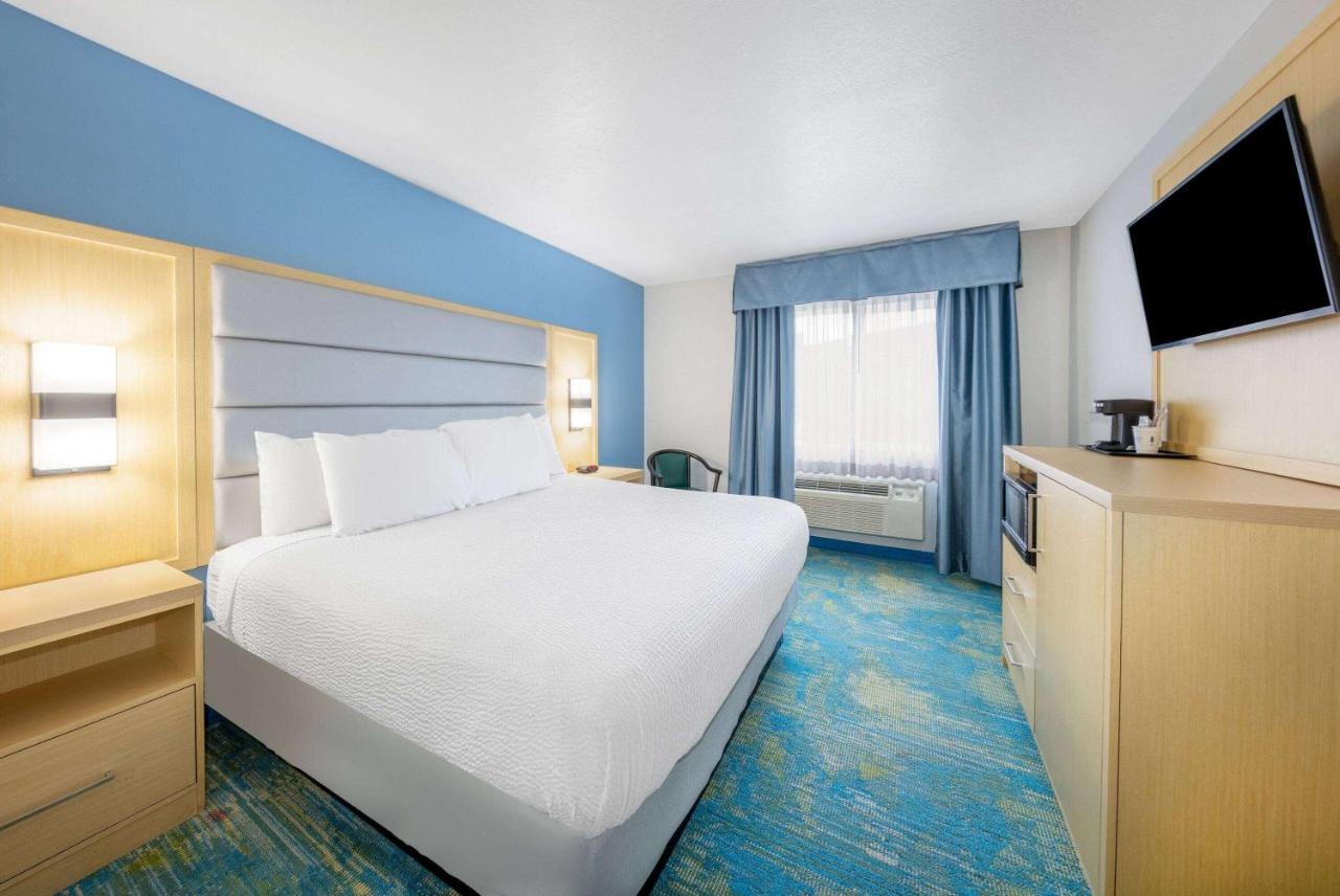 Days Inn By Wyndham Springville Bagian luar foto