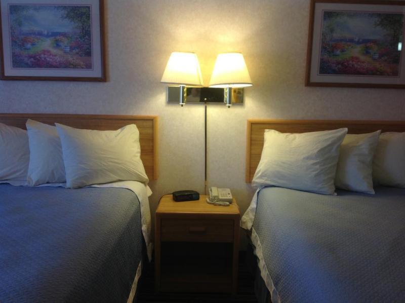 Days Inn By Wyndham Springville Bagian luar foto