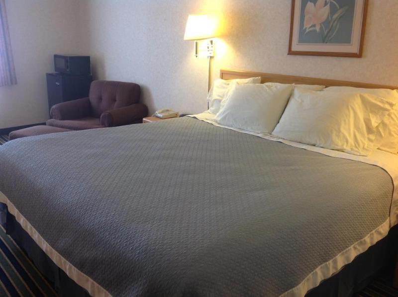 Days Inn By Wyndham Springville Bagian luar foto