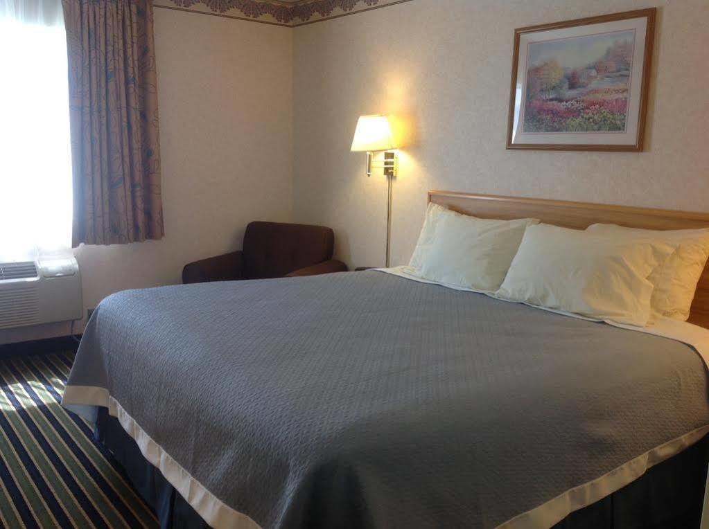 Days Inn By Wyndham Springville Bagian luar foto